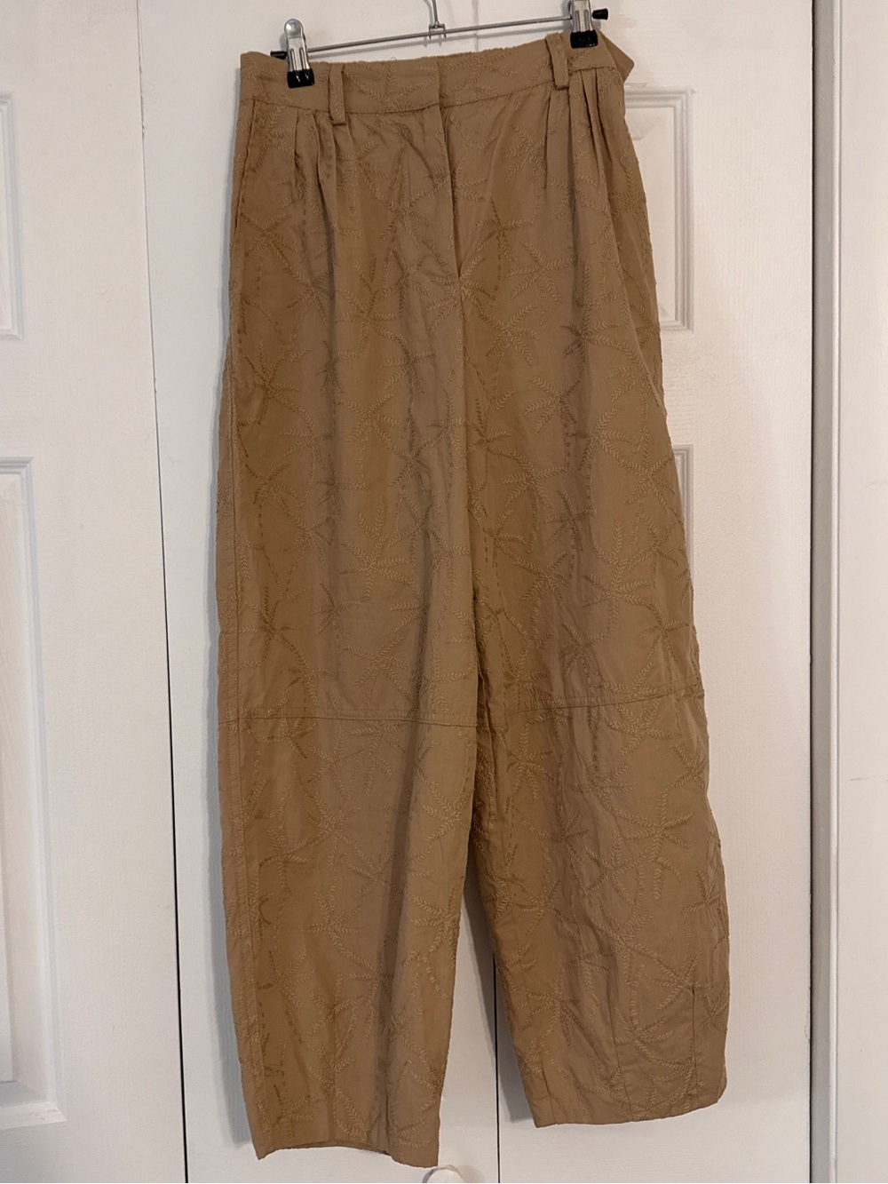 House of Harlow 1960 women’s  Tan Embroidered barrel leg khaki pants size s